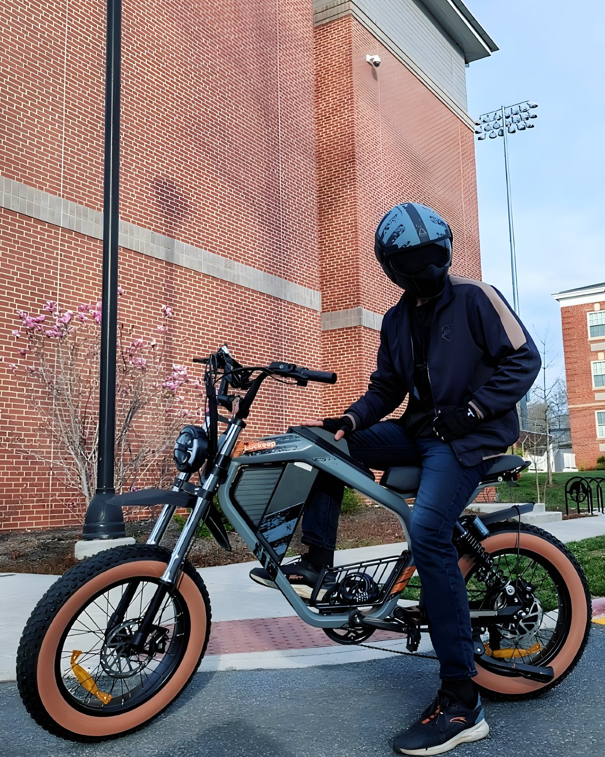 E-Bike X5 Max en tráfico urbano